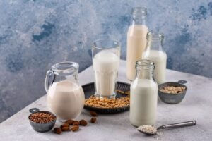 Augalinis pienas: sveikesnė alternatyva ar tik brangus marketingo produktas?