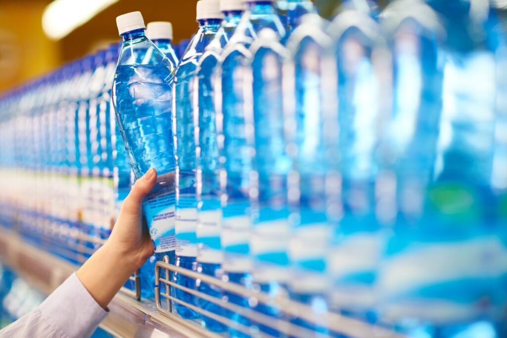 Mineralinis vanduo: ar žinote, kas slepiasi butelyje, iš kurio kasdien geriame?